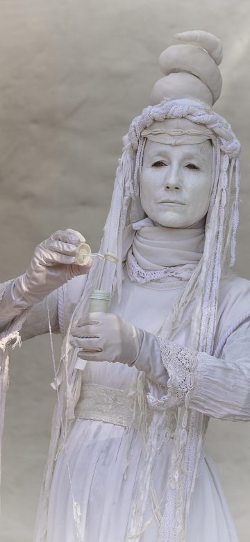 我的追剧列表界面截图，收藏的剧集按更新时间排序，每条右侧标出最新集数与更新标记